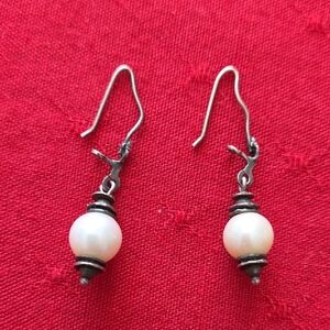 Silpada Retired Light The Way Pearl Earrings